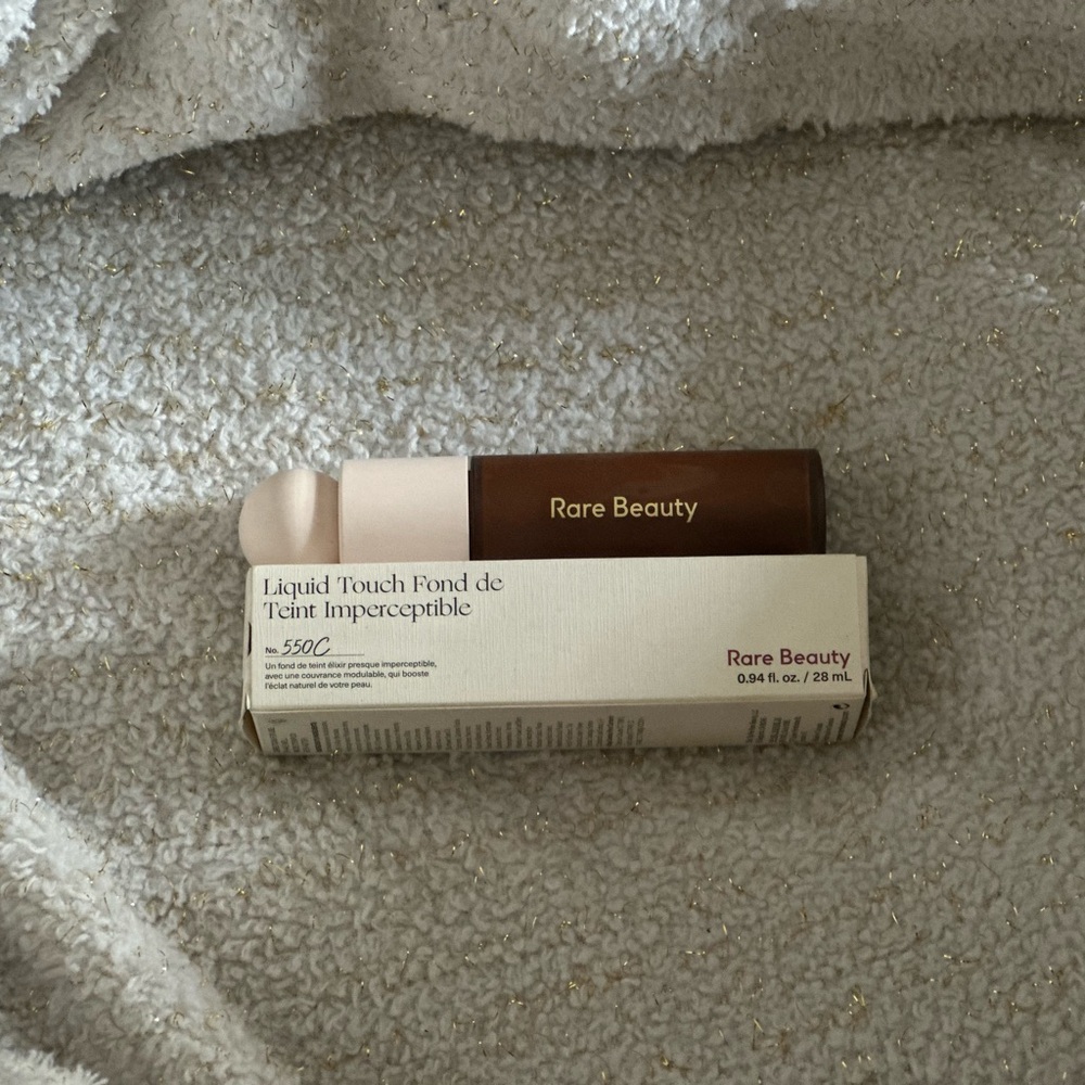 Rare Beauty Brown Foundation Radiant Finish #550C